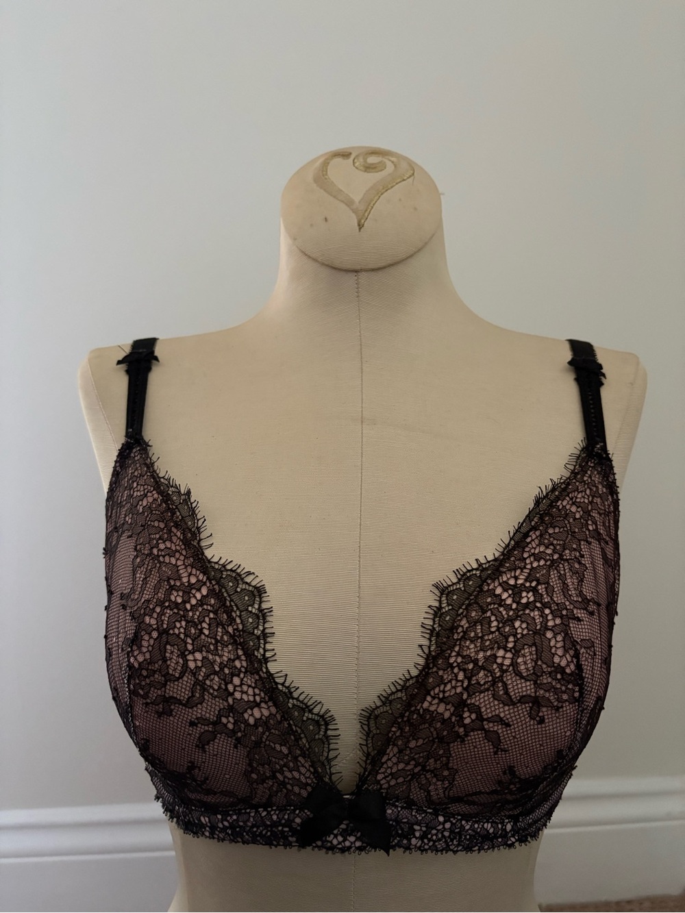 Victoria's Secret Black Chantilly Lace Bra with Pink Underlay